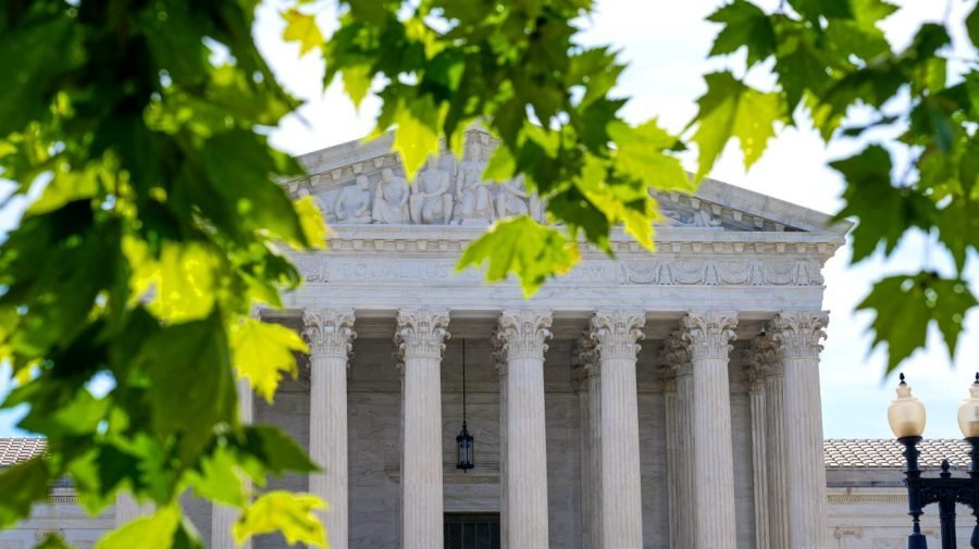 Democrats condemn 'cruel and lawless' Supreme Court decision allowing Trump to end deportation protections