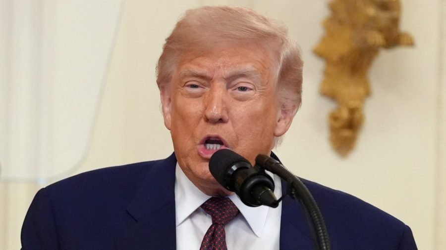 Trump awards 3 Medals of Honor to war heroes