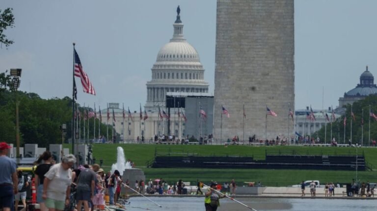 Trump doubles down on Reflecting Pool vandalism claims 