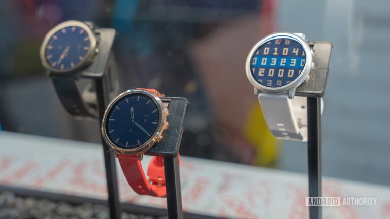 Pebble Round 2 is going to take a little more time to get to your wrist