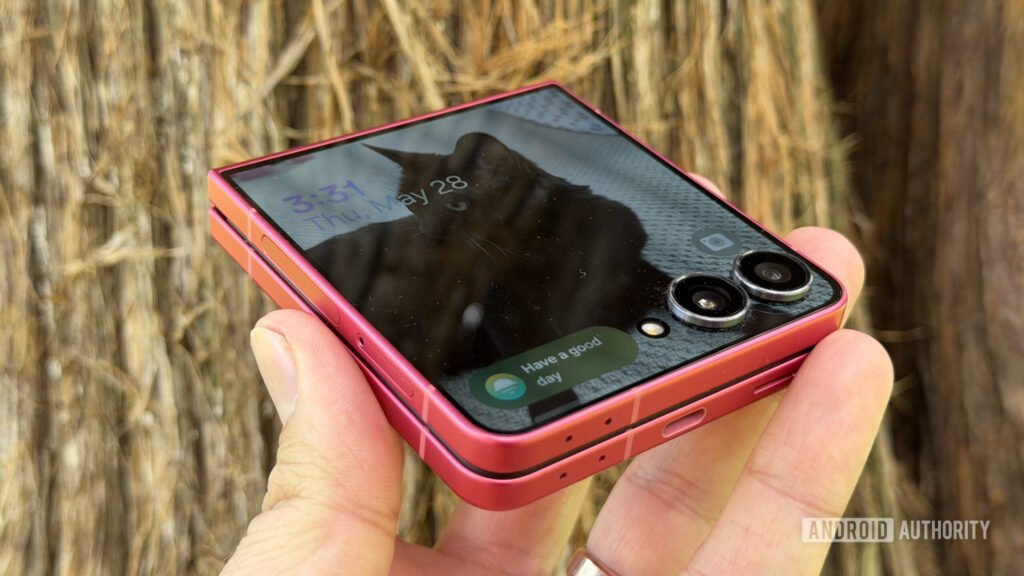 Don’t get your hopes up for this Galaxy Z Flip 8 upgrade