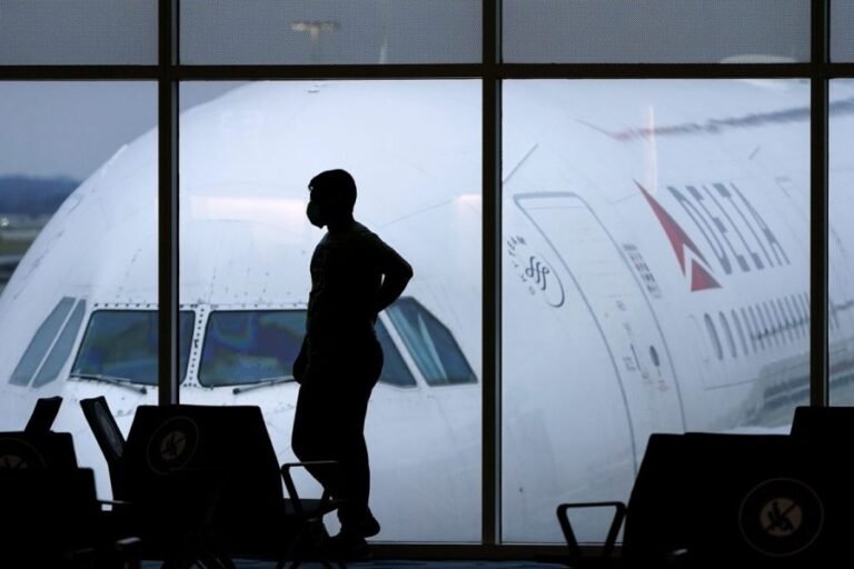 Man accused of slapping Delta flight attendant's buttocks is hit with federal charge
