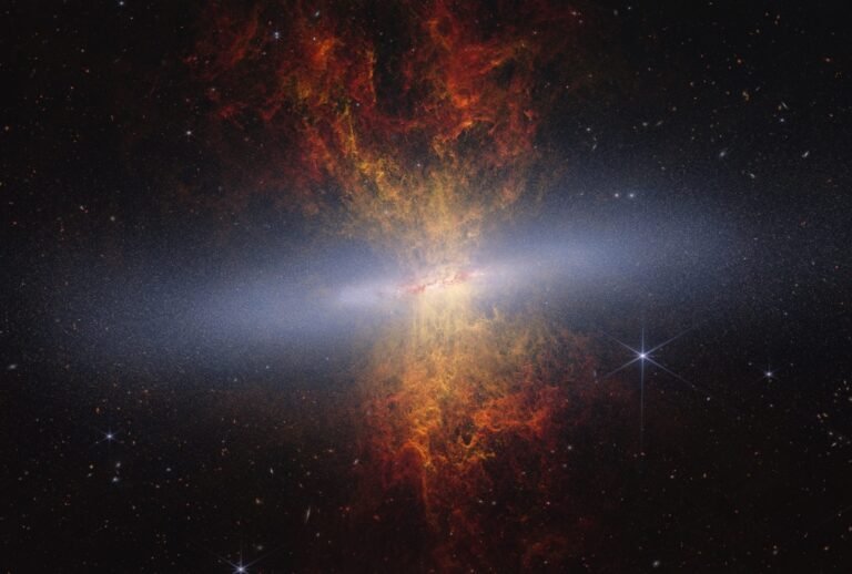 In a New 223-Megapixel Image, NASA Captures 16.5 Million Stars of the Cigar Galaxy