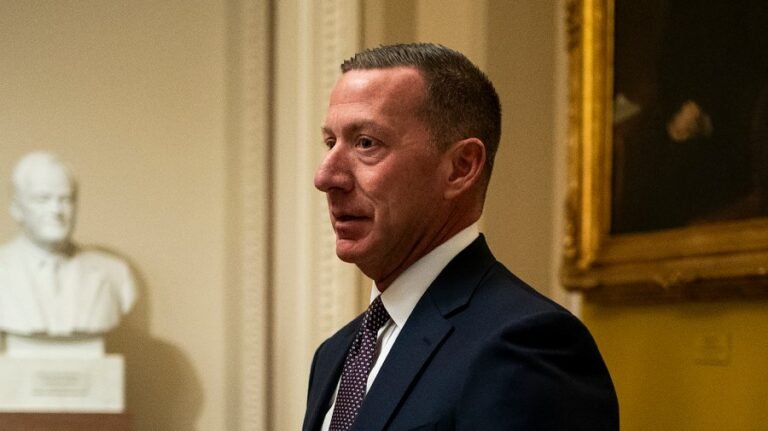 Secret Service didn't secure mobile devices, putting leaders at risk, says report