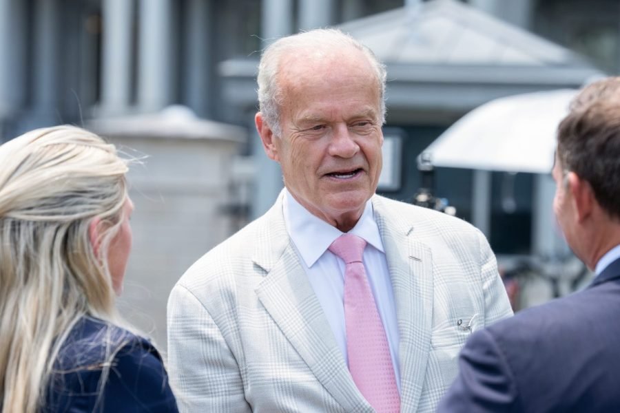 Kelsey Grammer says he's considering a run for political office