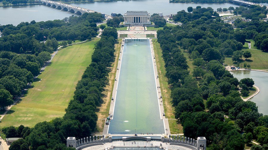 Interior Department adds fencing around Reflecting Pool amid reports of vandalism