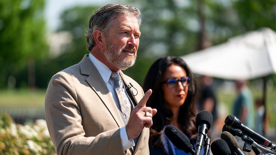 Massie bill on Israel funding splits Democrats: ‘Never seen anything like it’ 