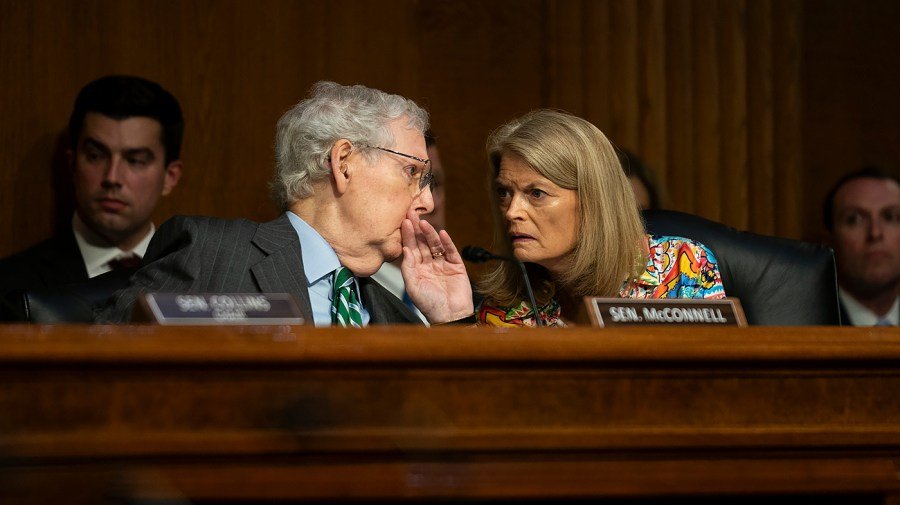 Trump rips McConnell, Murkowski from Oval Office