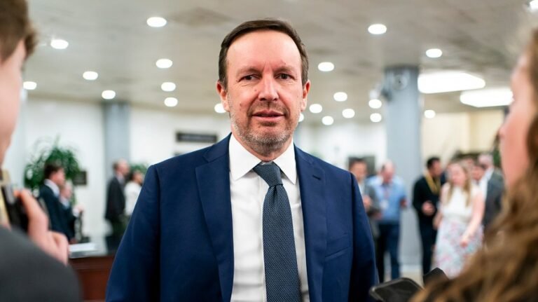 Murphy backs $25 minimum wage bill