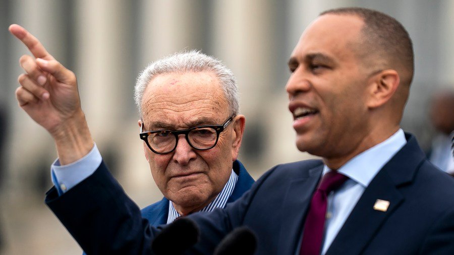 Democrats hold 5-point edge over GOP ahead of midterms: Poll