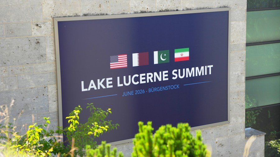 Iran negotiators report progress, but obstacles loom 