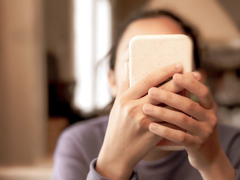 I thought the internet made parenting easier. It also made me less present.