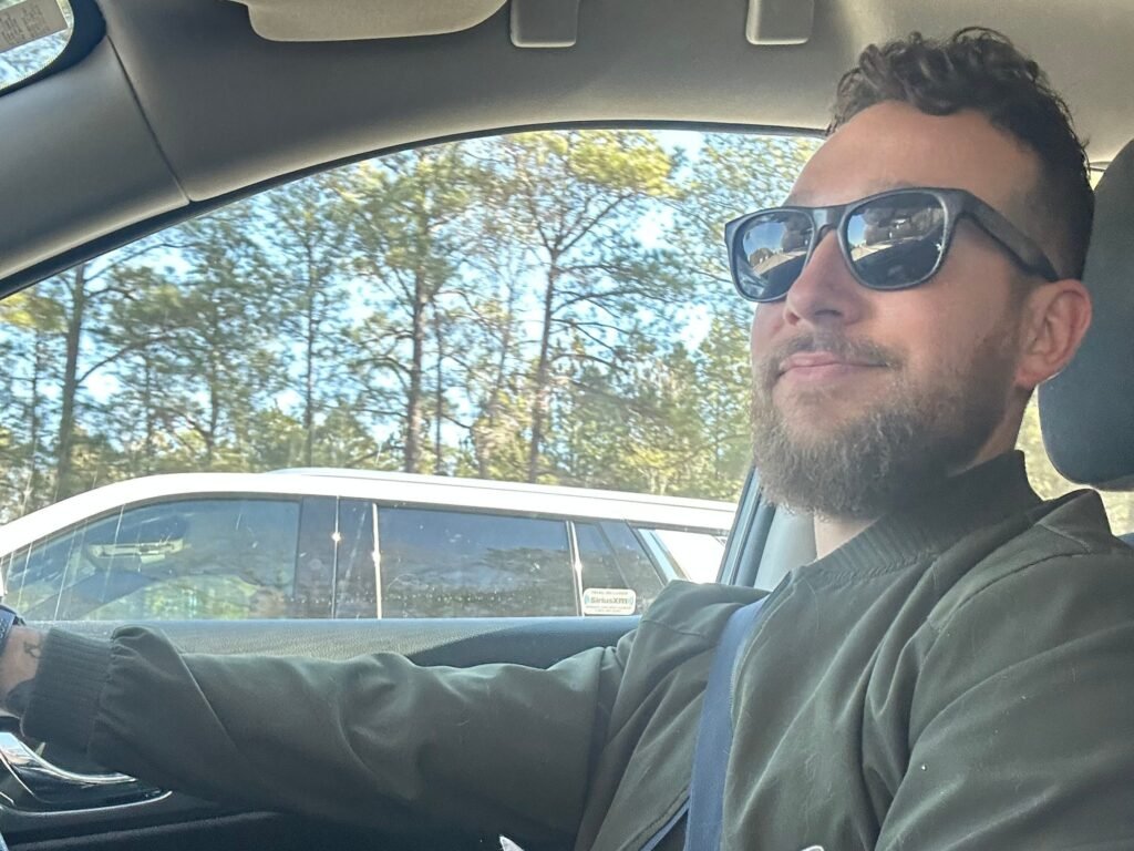 A financially independent millennial breaks down 4 ways to bring in cash, and shares the easiest type of hustle to start with