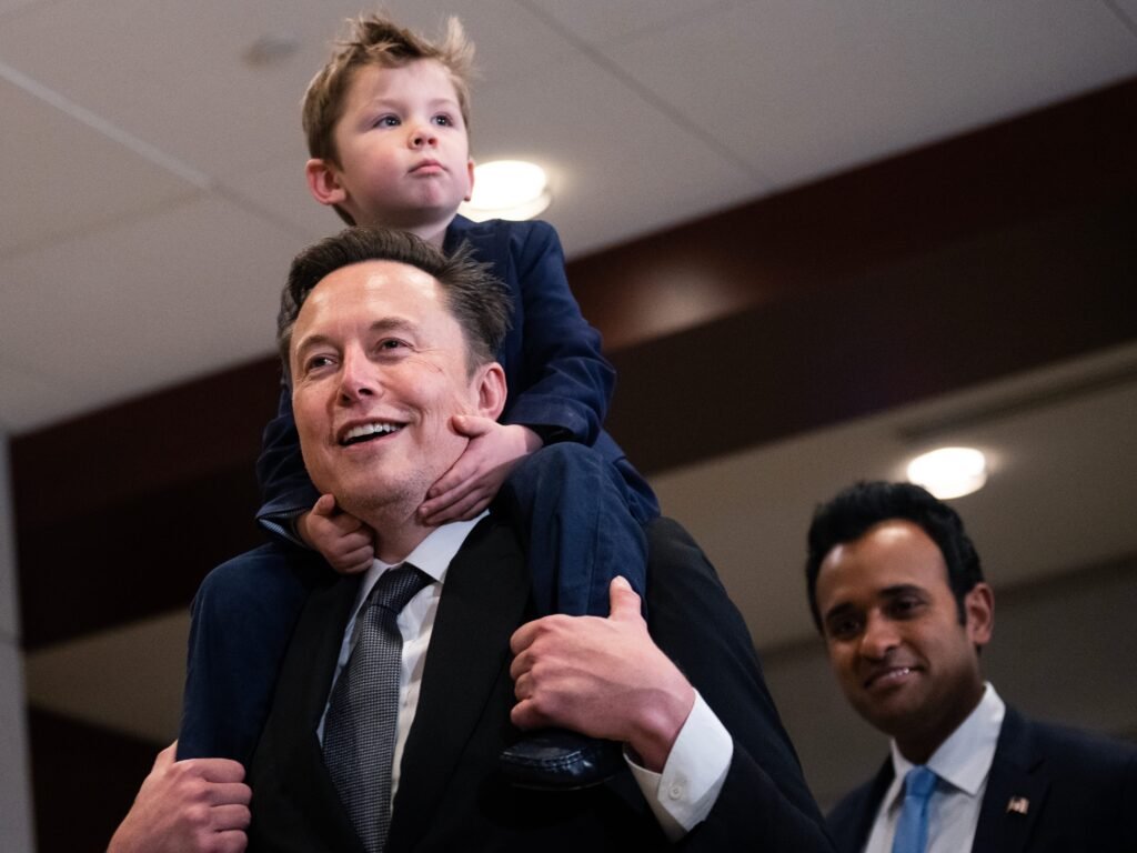 Elon Musk puts $5 million behind Vivek Ramaswamy's run for governor after their abrupt DOGE split