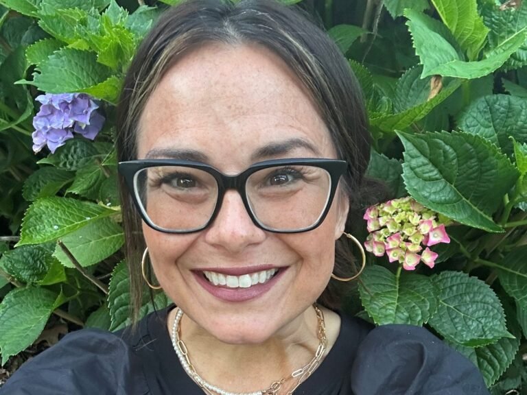 A 44-year-old mom felt out of breath while talking. It turns out she had stage 4 lung cancer, despite never smoking.