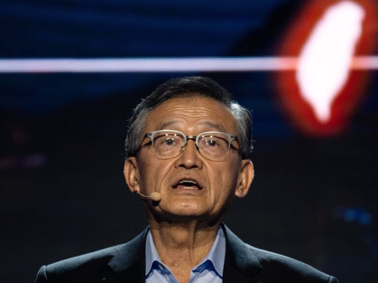 Intel looked like a fallen giant. Now it's posting its fastest revenue growth in 15 years.