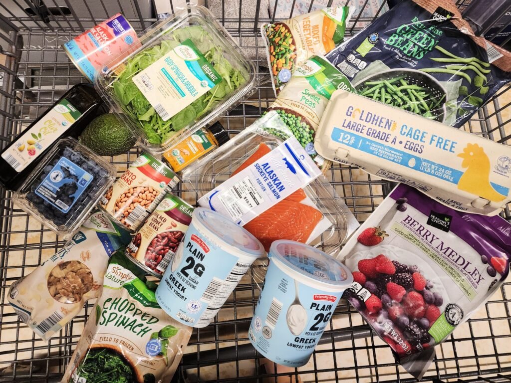 I'm a registered dietitian. Here are 12 of my favorite budget-friendly anti-inflammatory foods at Aldi.