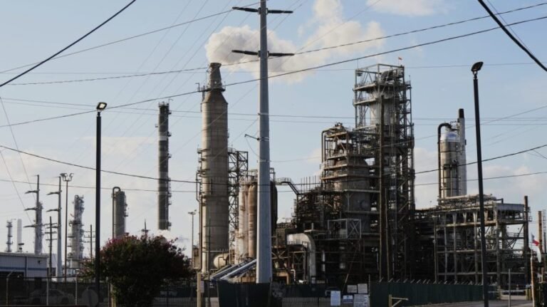 White House looks to reopen refineries