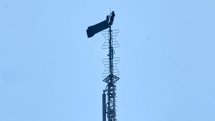 Two protesters arrested after scaling top of Empire State Building antenna
