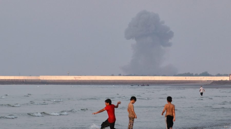 US military resumes Strait of Hormuz naval blockade 