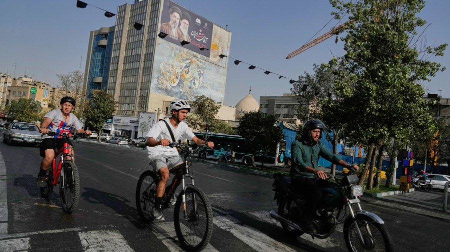 Oil prices fall after weekend pause in US, Iran fighting
