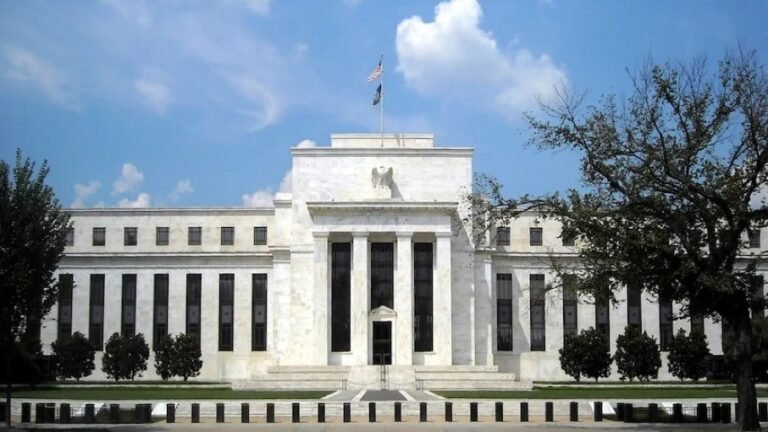 Three Votes for a Hike Shift the Fed’s Center of Gravity: Analysis 
