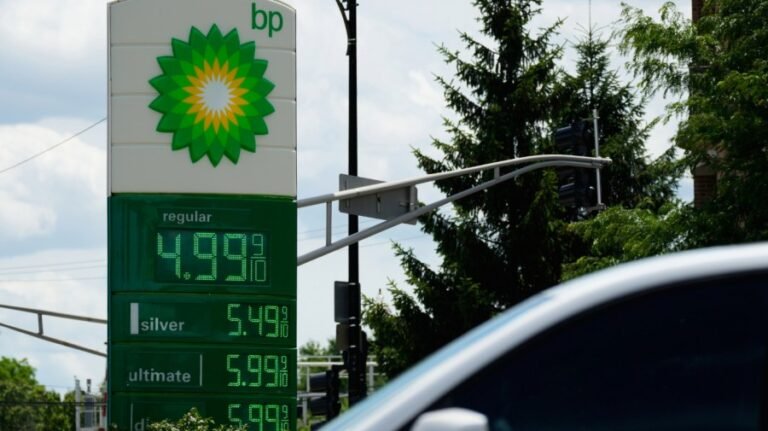Price of gas hits $4 as Iran war heats back up