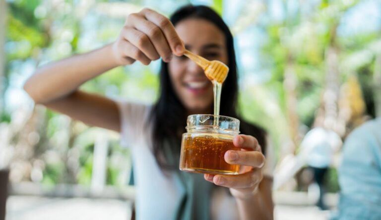 Does Honey Actually Help With Allergies? The Expert Verdict