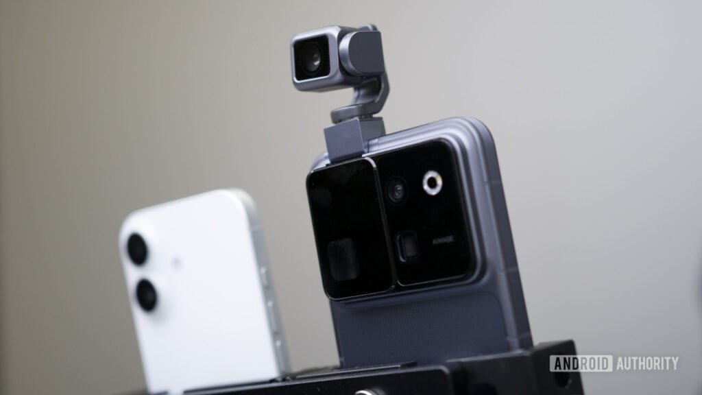 It’s official: That crazy gimbal-toting Robot Phone has dual 200MP cameras, loads of features