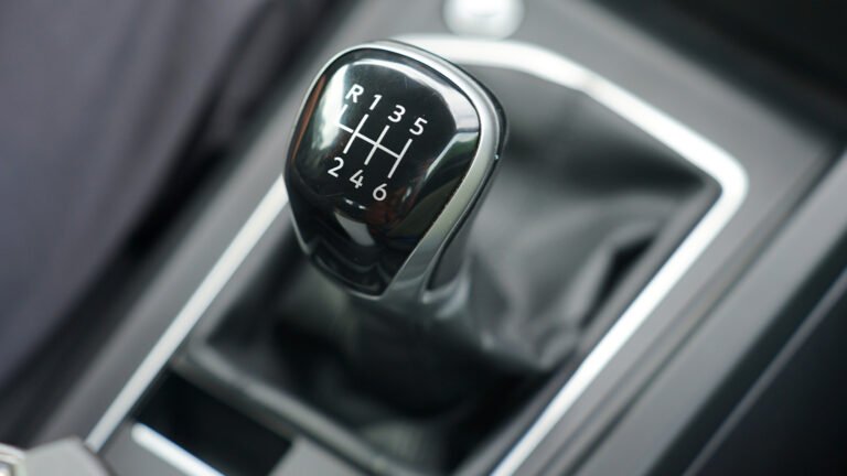 Driving A Manual Doesn't Just Make You Cool, It Makes Your Brain Healthy Too