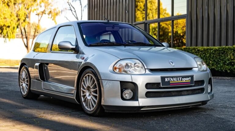 You Need This Mid-Engine Renault Clio V6 That's Already Been Imported, Not A 401(k)