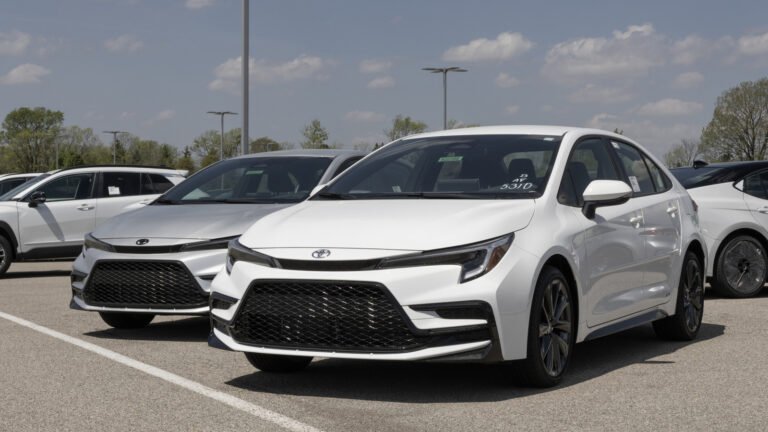 Which New Non-Hybrid Cars Can Exceed 40 MPG?