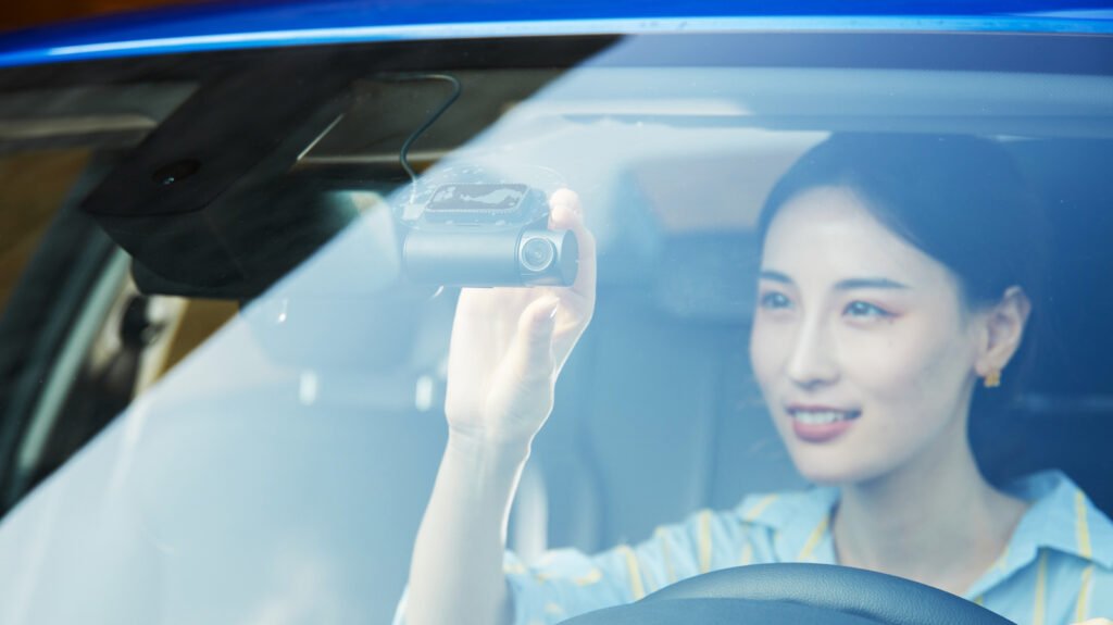 Pros And Cons Of Aftermarket Dash Cams Vs. Built-In Camera Systems
