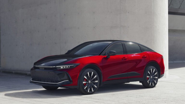 Toyota Fixed The Crown's Two-Tone Paint You Thought Was Ugly