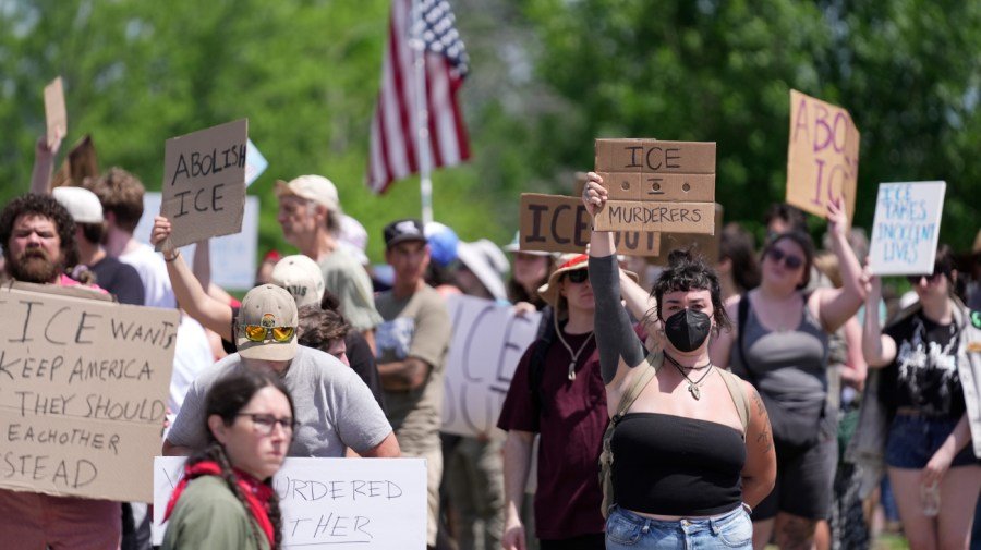 Maine senators demand independent investigation after ICE shooting