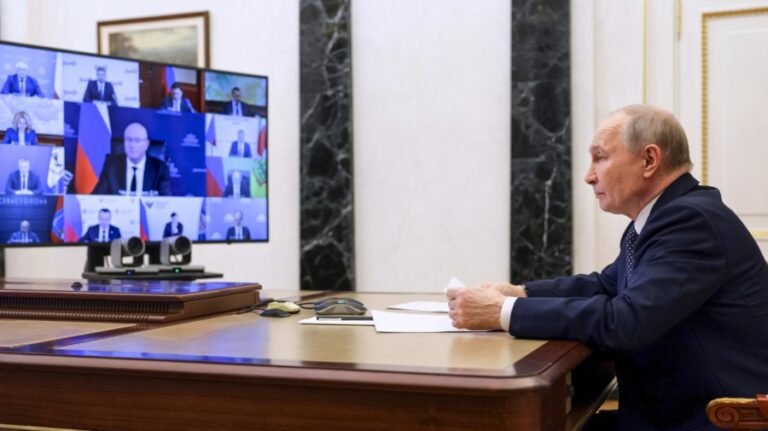Putin’s Cuban Missile Crisis in Ukraine 
