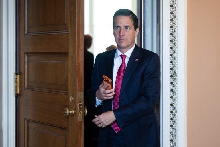 Senators to meet with Trump on crypto bill