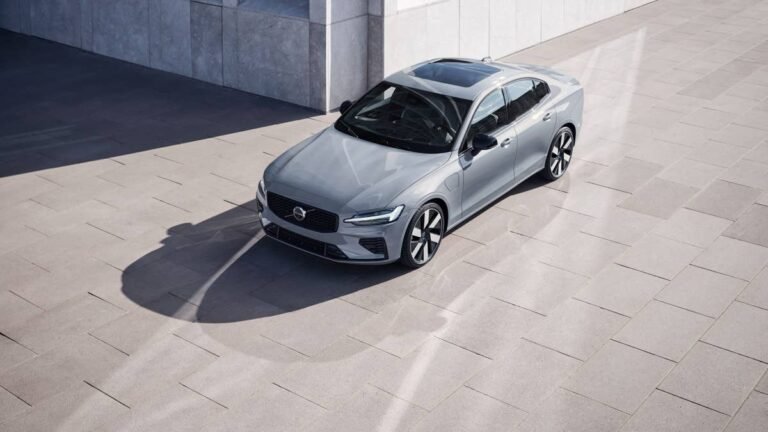 Volvo’s S60 Replacement May Bring Back the S70 Name as a Plug-In Hybrid