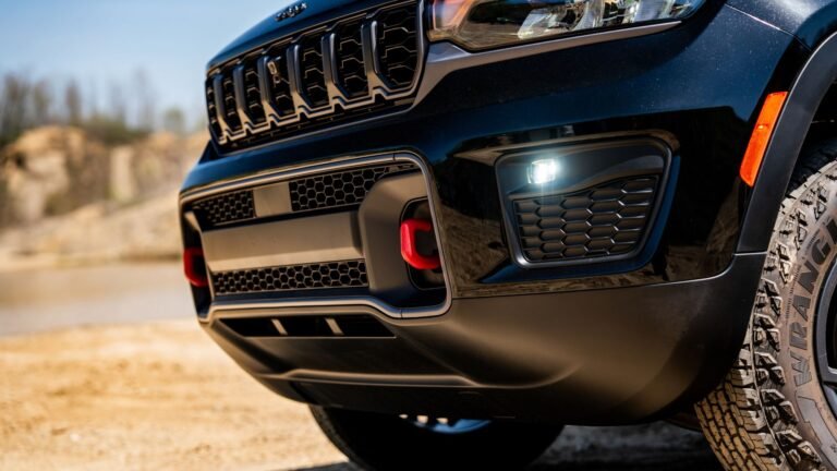 Jeep's Reborn Grand Cherokee Trailhawk Makes The Ford Explorer Tremor Look Like A Bargain