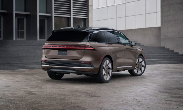 2027 Lincoln Nautilus Debuts With Updated Styling and New Black Label Themes