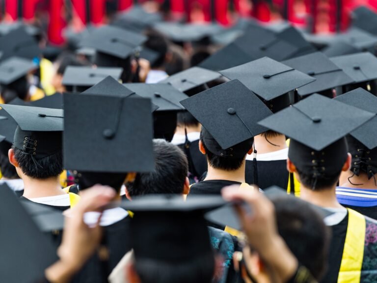 Some student-loan borrowers mistakenly received past-due notices. Correction emails are coming.