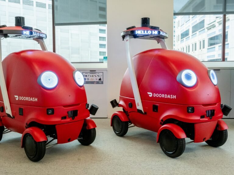 DoorDash is still ironing out Dot delivery robot kinks, from charging to pickups
