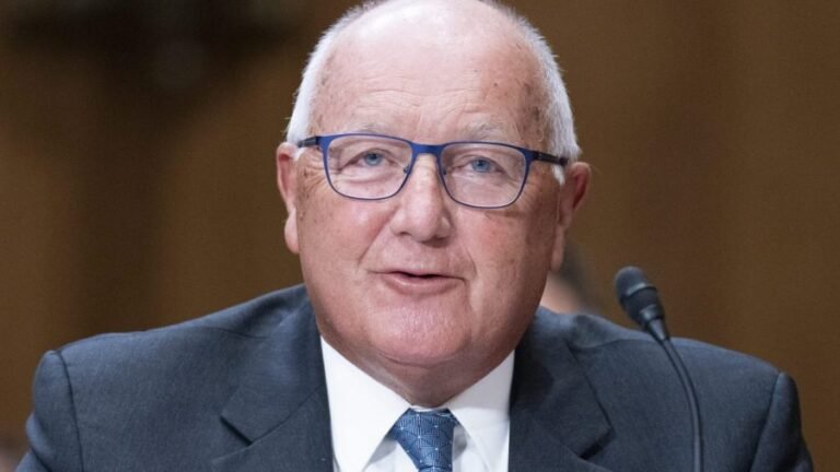 Thousands sign petition calling for expulsion of US ambassador to Canada