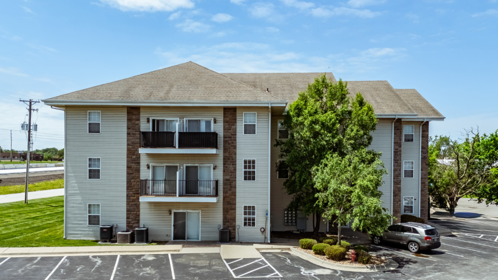 Marcus & Millichap Brokers Sale of 31-Unit Multifamily Near Kansas City
