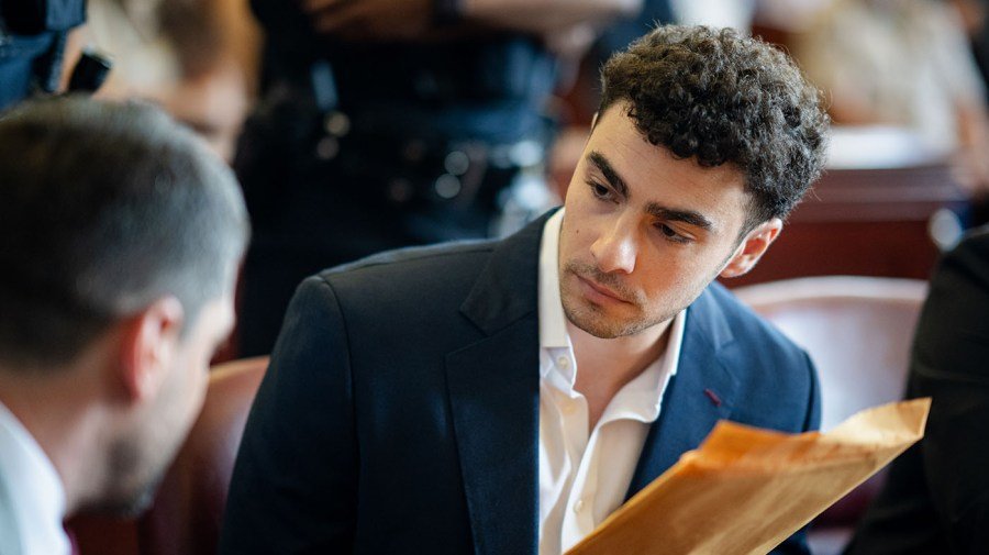Mangione pleads guilty to federal charges in UnitedHealthcare CEO shooting