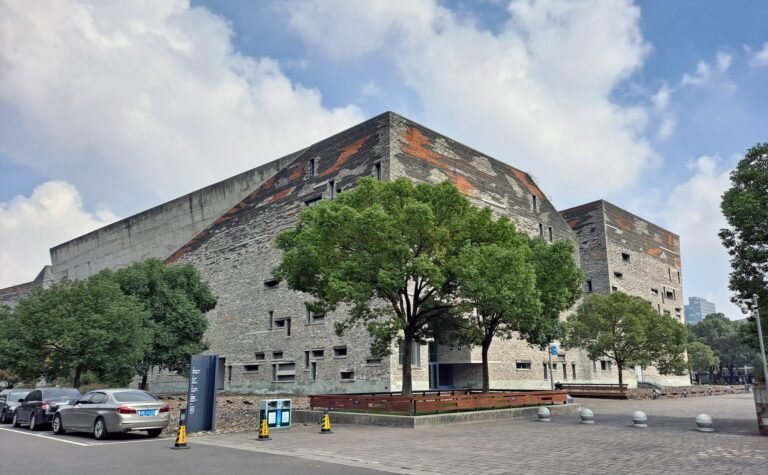 The Architect Shaping a New Chinese Vernacular