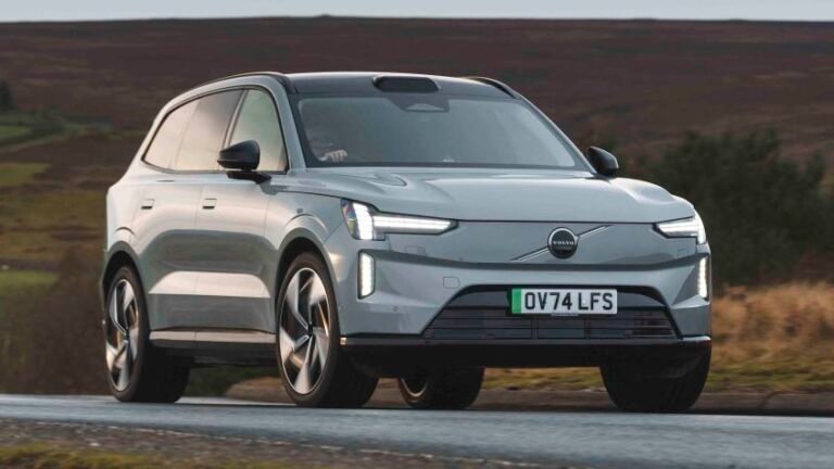 New Volvo connected car tech can warn other cars of pedestrians, roadworks and more