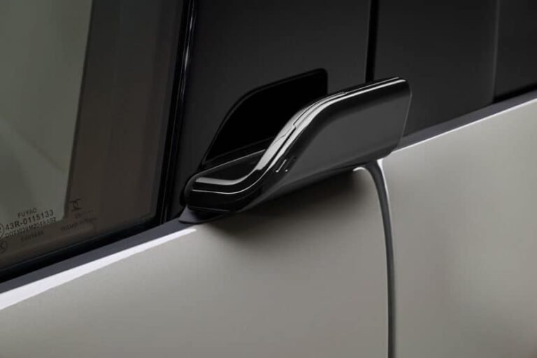 Watch the New BMW X5 Open and Close Its Own Doors