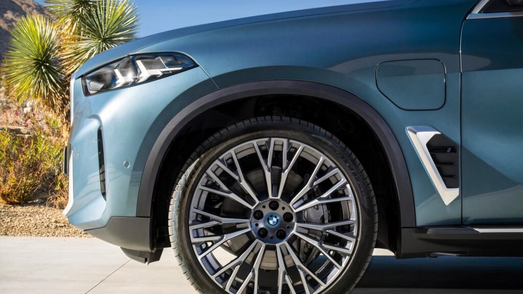The 2026 BMW X5 Aced The An Important Test The Mercedes-Benz GLE Failed