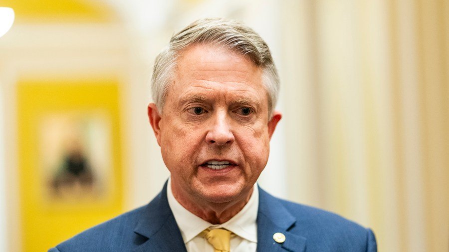 Sabato Crystal Ball shifts Kansas Senate race in Democrats favor